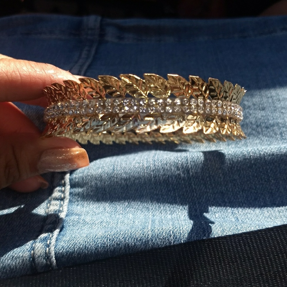 Clearence Bangle bracelet like new - Picture 1 of 2